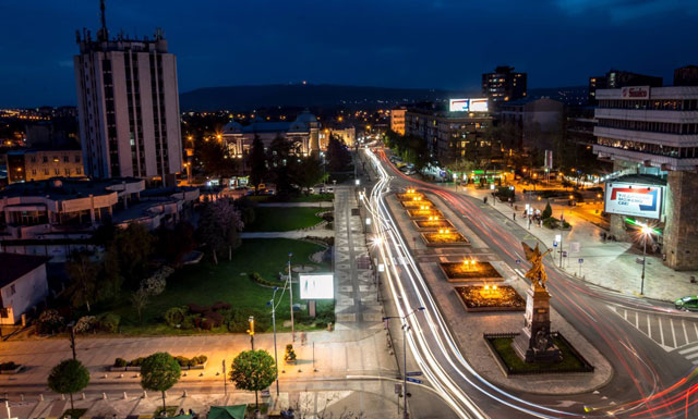 trg kosovskih junaka krusevac nocu